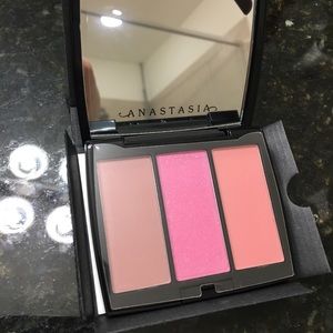 Anastasia Beverly Hills blush trio